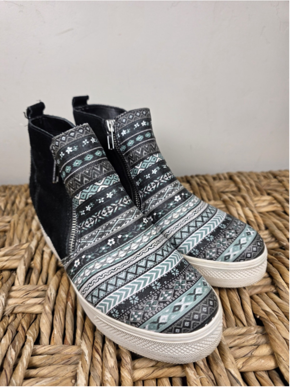 Roper Womens 9 Wedge Sneakers Black Suede Aztec Southwest High Top Zip Western